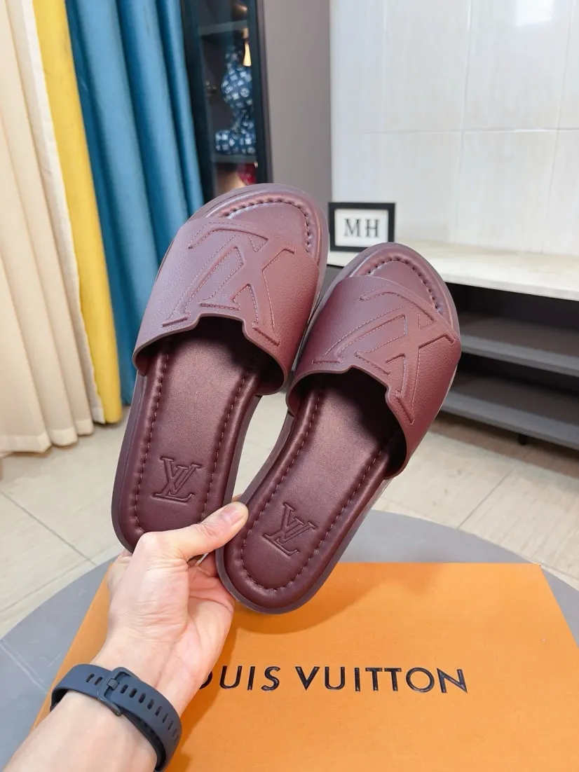 Men's shoes 💰300🌸🌸LV Ordinary men's spring and summer slippers, uppers imported from Italy, cowhide fabric, logo graphics, high-quality craftsmanship, soles: original soles specially provided by the original factory, exclusive movable molded soles super comfortable, original factory single goods, 🔍🔍high quality, you can enter and exit the counter at will, welcome to compare, size 38-45